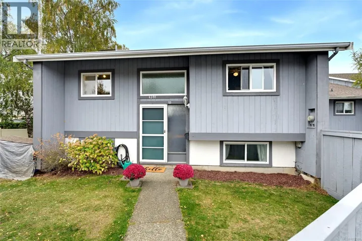 13 4391 Torquay Dr, Saanich, British Columbia V8N3L3
