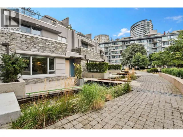 221 188 KEEFER PLACE, Vancouver, British Columbia V6B0J1