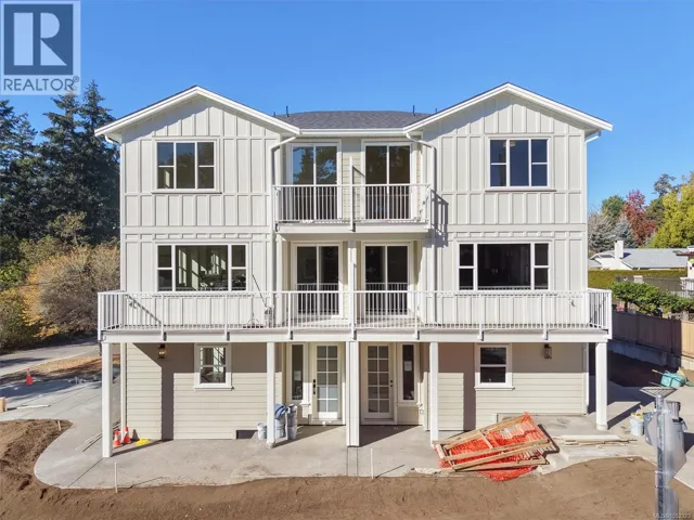 4 768 Lindsay St, Saanich, British Columbia V8Z3E1