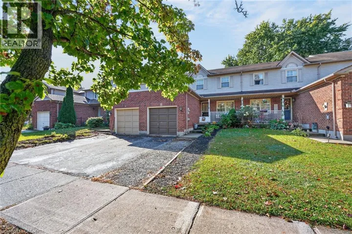 11 HEDGE LAWN Drive, Grimsby, Ontario L3M5G9