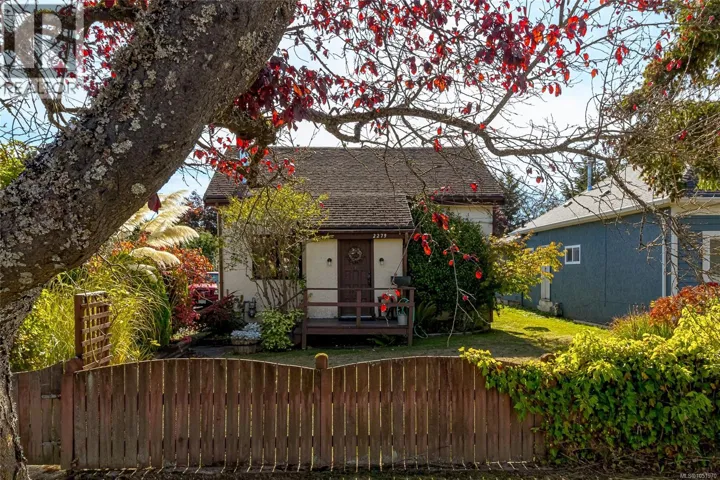 2279 Bradford Ave, Sidney, British Columbia V8L2C9