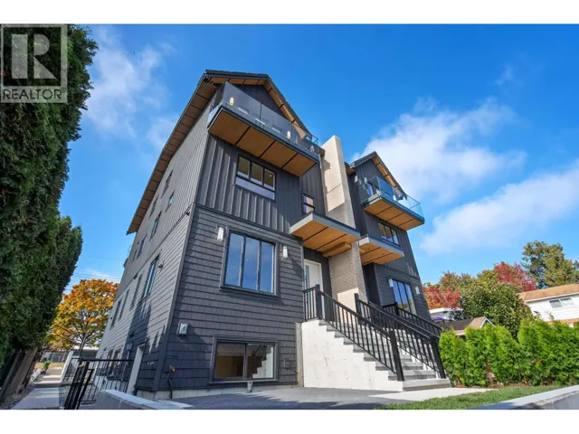 4 1060 STRATFORD AVENUE, Burnaby, British Columbia V5B3X8
