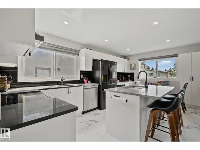 4723 105 ST NW, Edmonton, Alberta T6H2M3