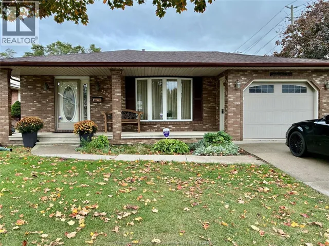 3596 HEMLOCK AVENUE, Windsor, Ontario N8R1Z9