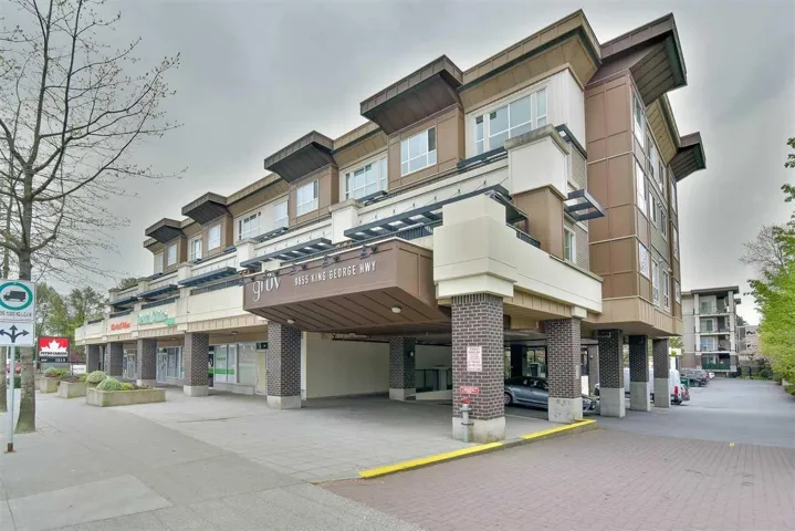 123 9655 KING GEORGE BLVD BOULEVARD, Surrey, British Columbia V3T2V3