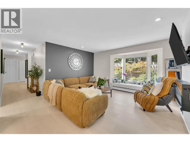 10 1140 FALCON DRIVE, Coquitlam, British Columbia V3E2J6