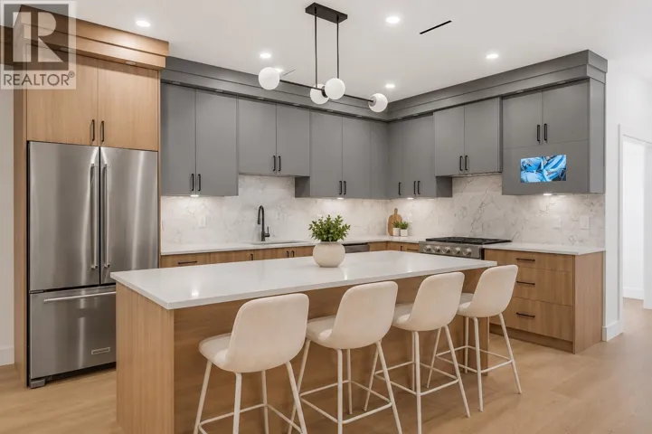 4 6176 ELGIN AVENUE, Burnaby, British Columbia V5H3S4