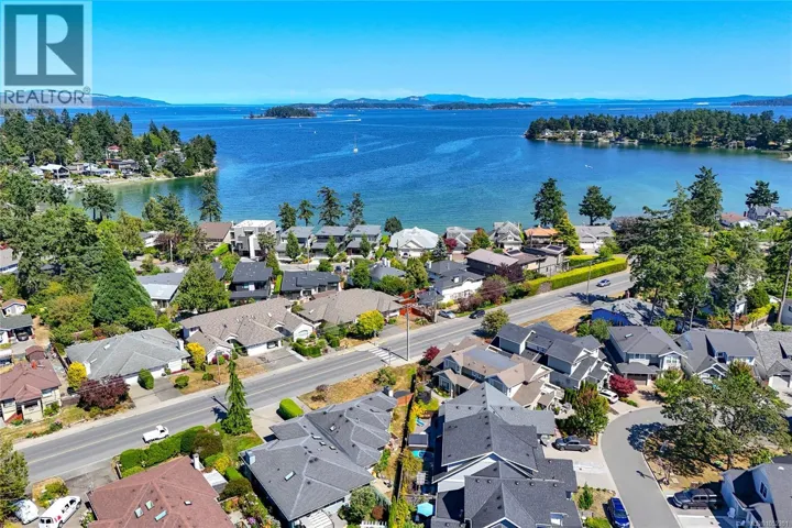 10372 Resthaven Dr, Sidney, British Columbia V8L3H3