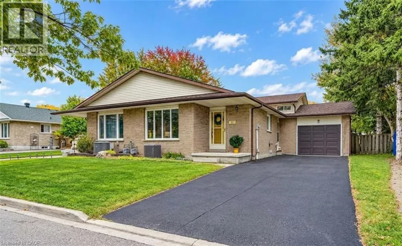 15 UXBRIDGE Crescent, Kitchener, Ontario N2E2S2