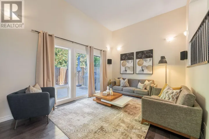 4 NEW PORT WAY, Markham (Thornhill), Ontario L3T5G4