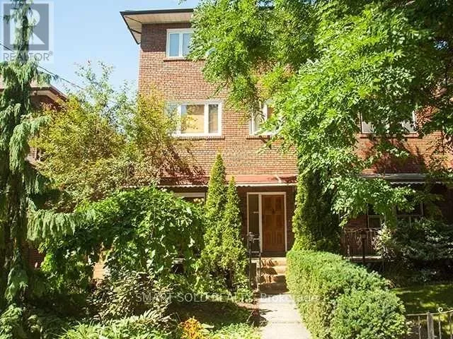 LOWER 232 CRAWFORD STREET, Toronto (Trinity-Bellwoods), Ontario M6J2V6