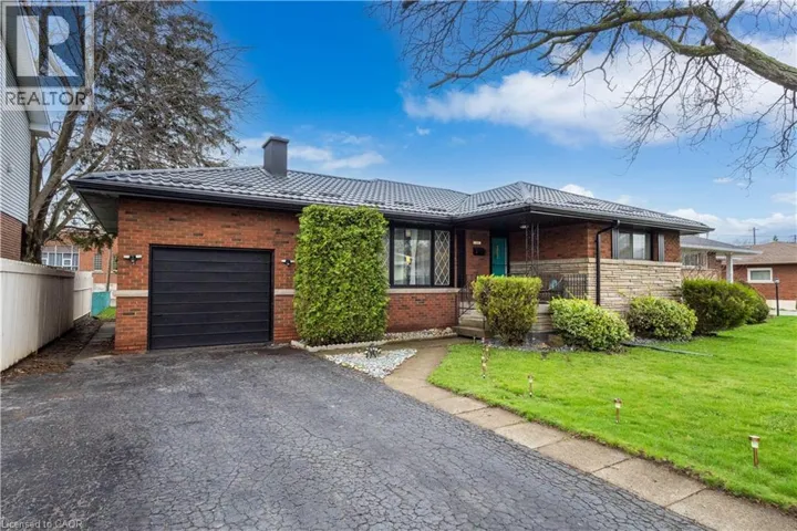 32 BELAIR Drive, Hamilton, Ontario L9A2Z4