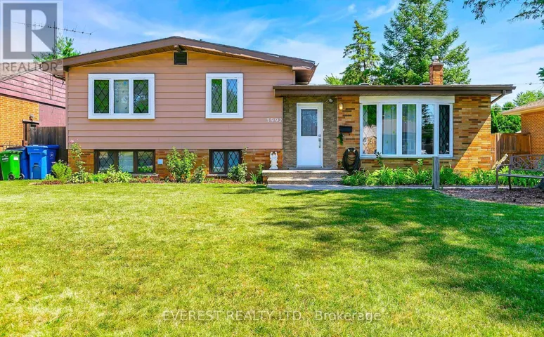 3992 LONGFELLOW AVENUE, Windsor, Ontario N9G2B3