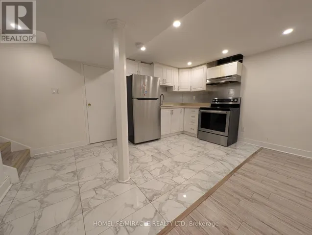 BSMT - 33 TRAMMELL LANE, Brampton (Fletcher's West), Ontario L6Y4J3
