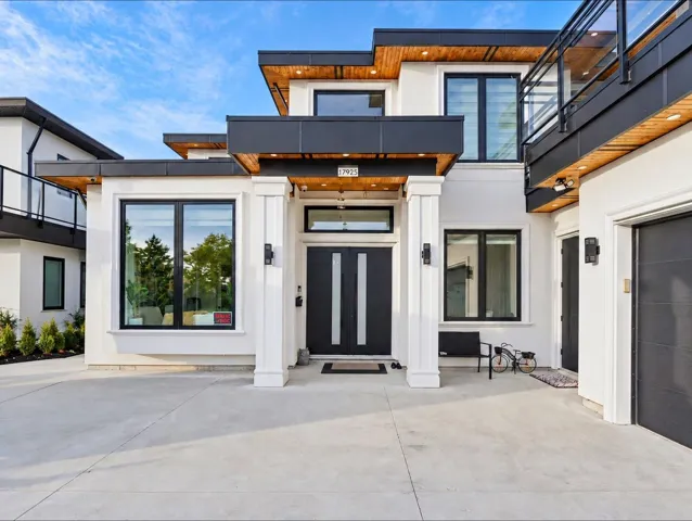 17925 56A AVENUE, Surrey, British Columbia V3S5H4