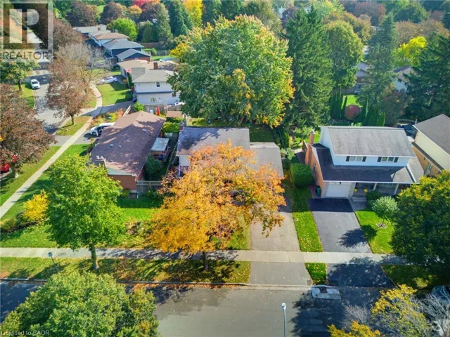 239 CARSON Drive, Kitchener, Ontario N2B3H6