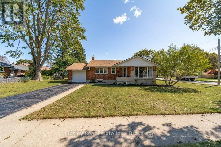 18 MAYWOOD ROAD, Kitchener, Ontario N2C2A3