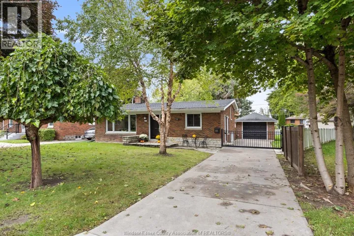 1109 Parkview AVENUE, Windsor, Ontario N8S2X8