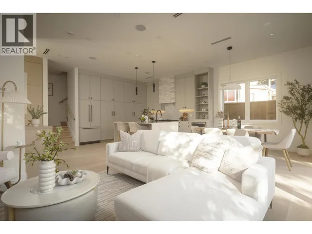 2 1376 E 11TH AVENUE, Vancouver, British Columbia V5N1Y5