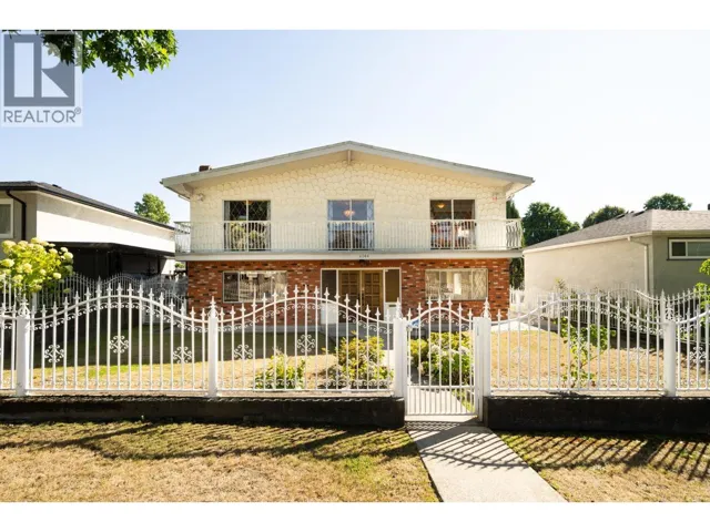4264 PARKER STREET, Burnaby, British Columbia V5C3C3
