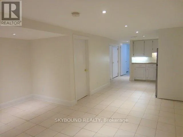 LOWER - 190 WINEVA AVENUE, Toronto (The Beaches), Ontario M4E2T4