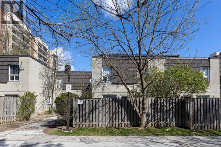 11 - 21 FOUR WINDS DRIVE, Toronto (York University Heights), Ontario M3J1K7