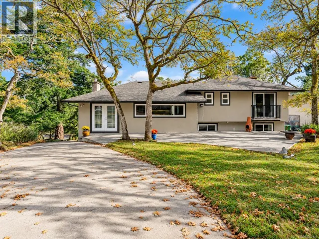 3524 Plymouth Rd, Oak Bay, British Columbia V8P4X4