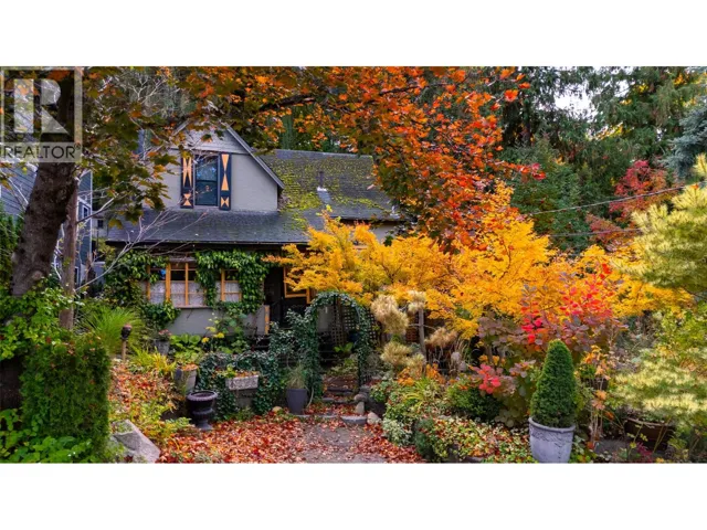 218 Union Street, Nelson, British Columbia V6L4A3
