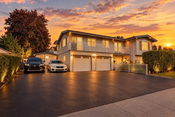 11183 74A AVENUE, Delta, British Columbia V4C7C4