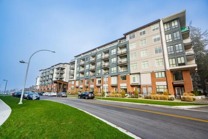 208 3528 146A STREET, Surrey, British Columbia V4P0H4
