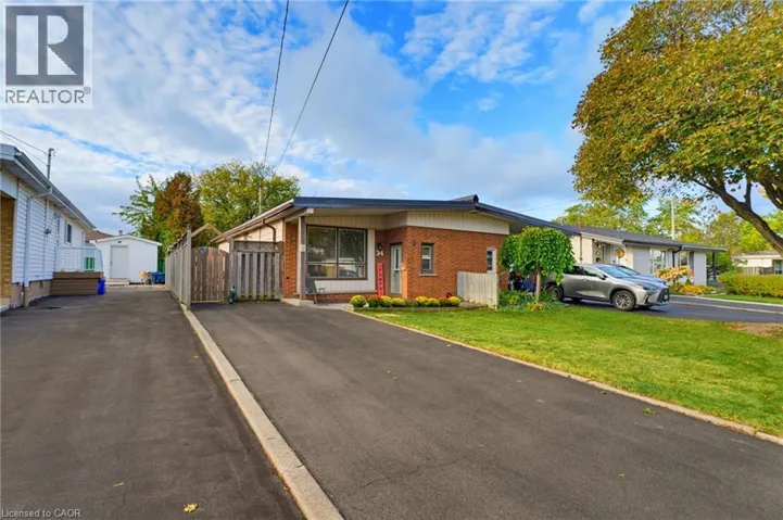 34 FIELDING Crescent, Hamilton, Ontario L8V2P5