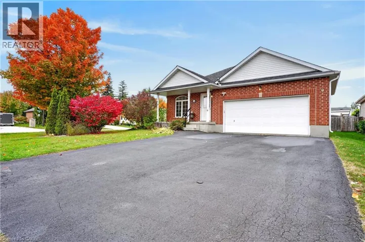 10 PATTISON PLCE Place, Fergus, Ontario N1M3V1