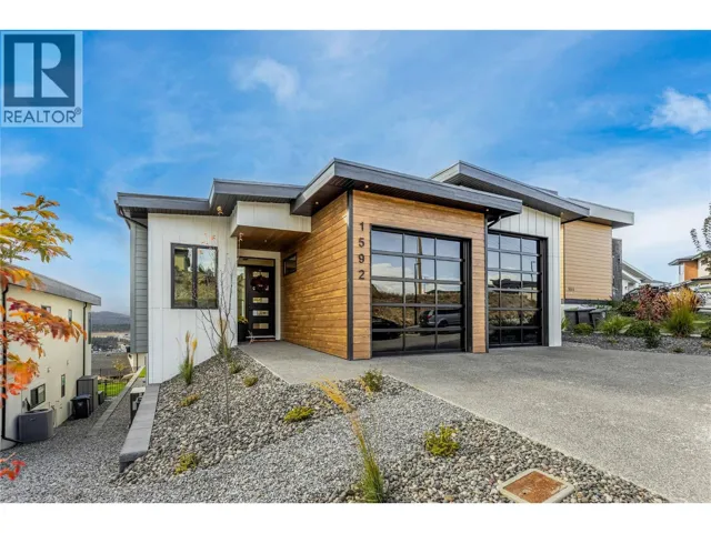 1592 Carnegie Street, Kelowna, British Columbia V1P1V2