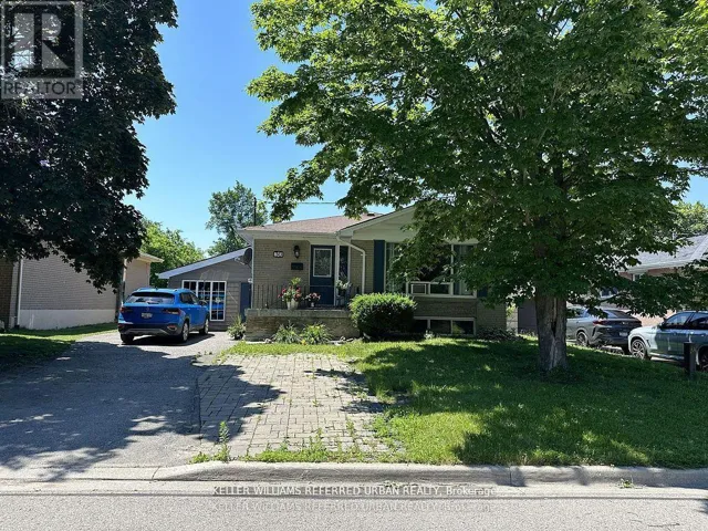 MAIN - 30 COLLINS CRESCENT, Aurora (Aurora Heights), Ontario L4G2W2