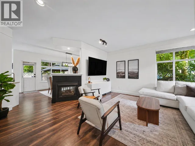 4 2123 CLARKE STREET, Port Moody, British Columbia V3H1Y5
