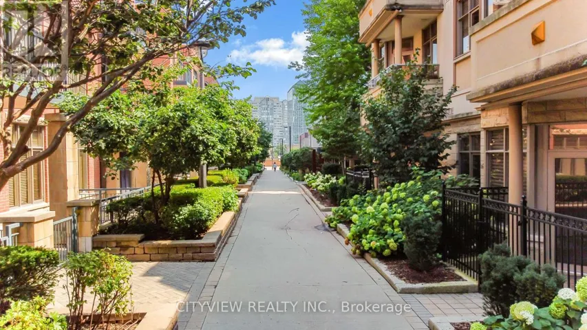109 - 320 CITY CENTRE DRIVE, Mississauga (City Centre), Ontario L5B4P8
