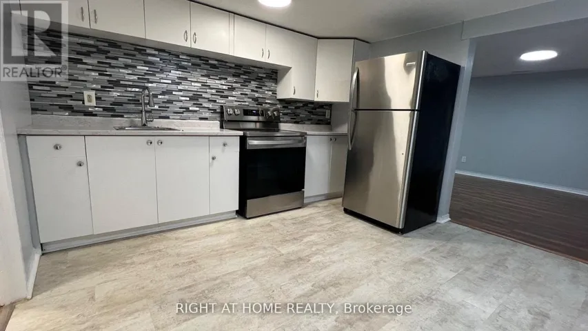 32 THORNCROFT CRESCENT, Ajax (South East), Ontario L1S2S2