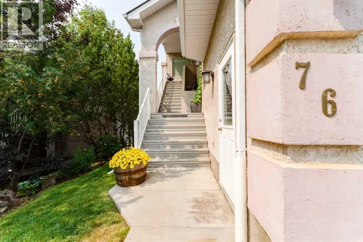 76 Sierra Morena Green SW, Calgary, Alberta T3H3E5