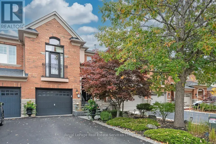 207 TAWNY CRESCENT, Oakville (BR Bronte), Ontario L6L6T4