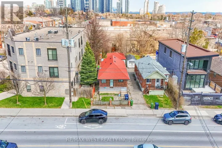 371 ROYAL YORK ROAD, Toronto (Mimico), Ontario M8Y2R1