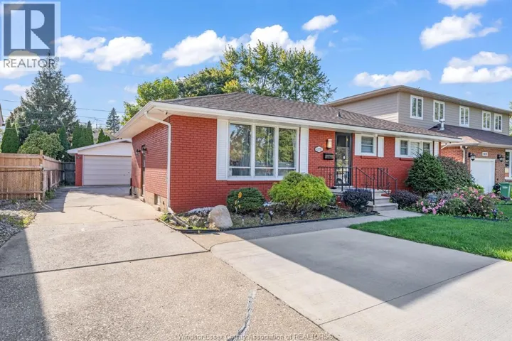 4131 Mount Royal DRIVE, Windsor, Ontario N9G2C3