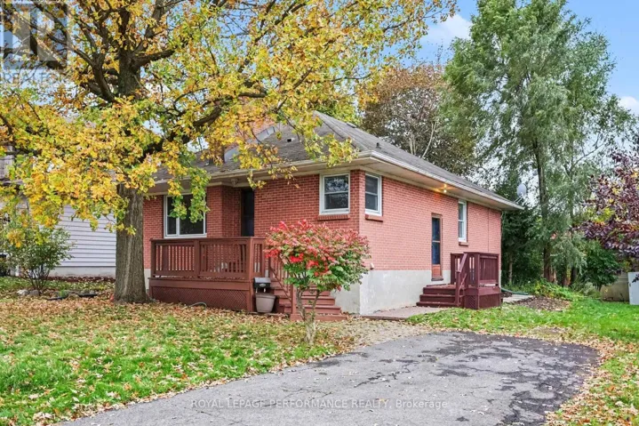 856 IROQUOIS ROAD, Ottawa, Ontario K2A3N2