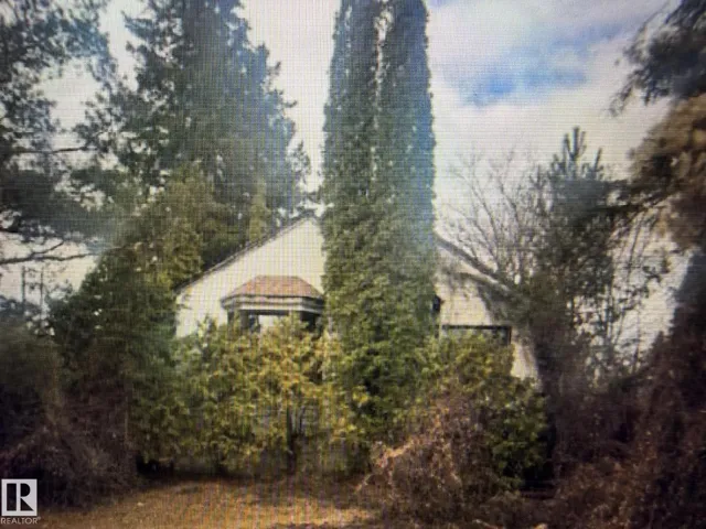 9617 84 AV NW, Edmonton, Alberta T6C1E7