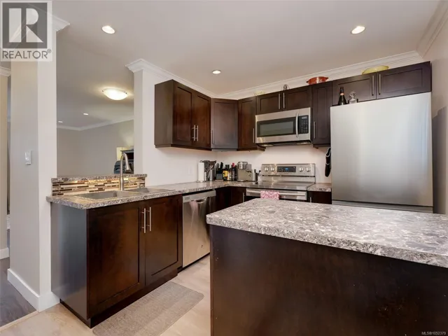201 991 Cloverdale Ave, Saanich, British Columbia V8X2T5