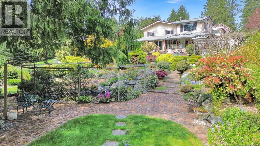 697 Crestwood Rd, Gabriola Island, British Columbia V0R1X4
