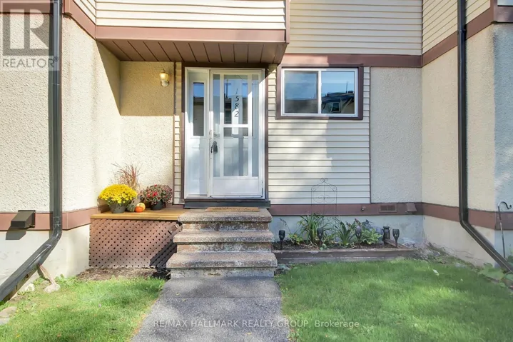 61 - 1582 FEATHER LANE, Ottawa, Ontario K1T1V4