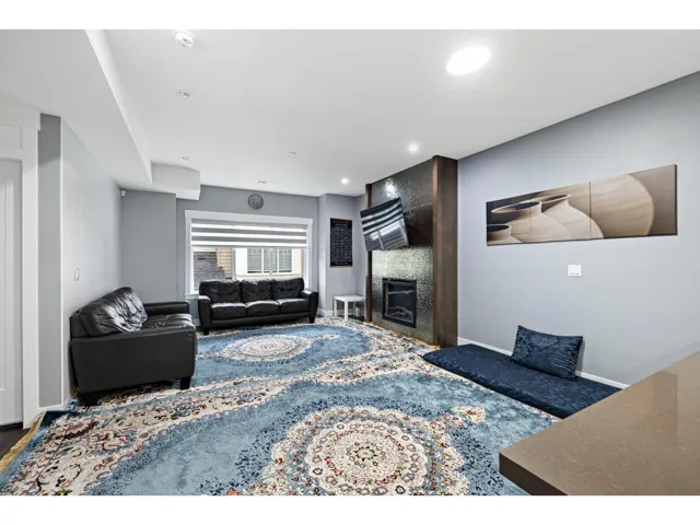 17 6971 122 STREET, Surrey, British Columbia V3W1B6