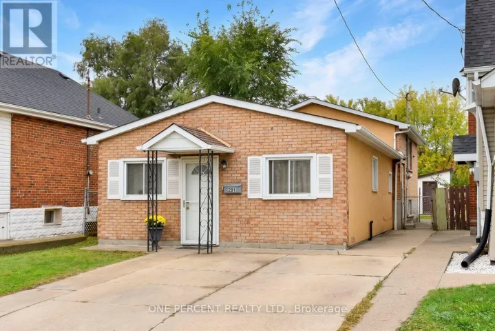 201 STRATHEARNE AVENUE, Hamilton (Homeside), Ontario L8H5K7