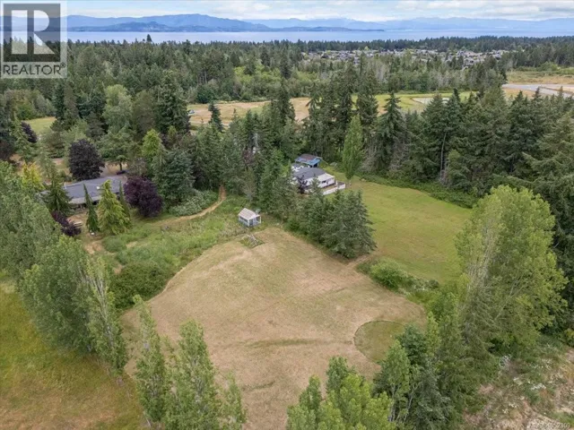 880 Garden Rd E, Qualicum Beach, British Columbia V9K1N2