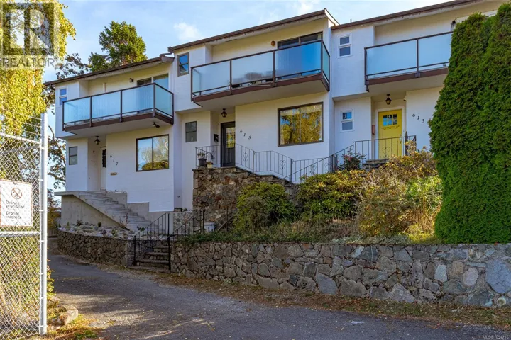 615 Sturdee St, Esquimalt, British Columbia V9A6R5